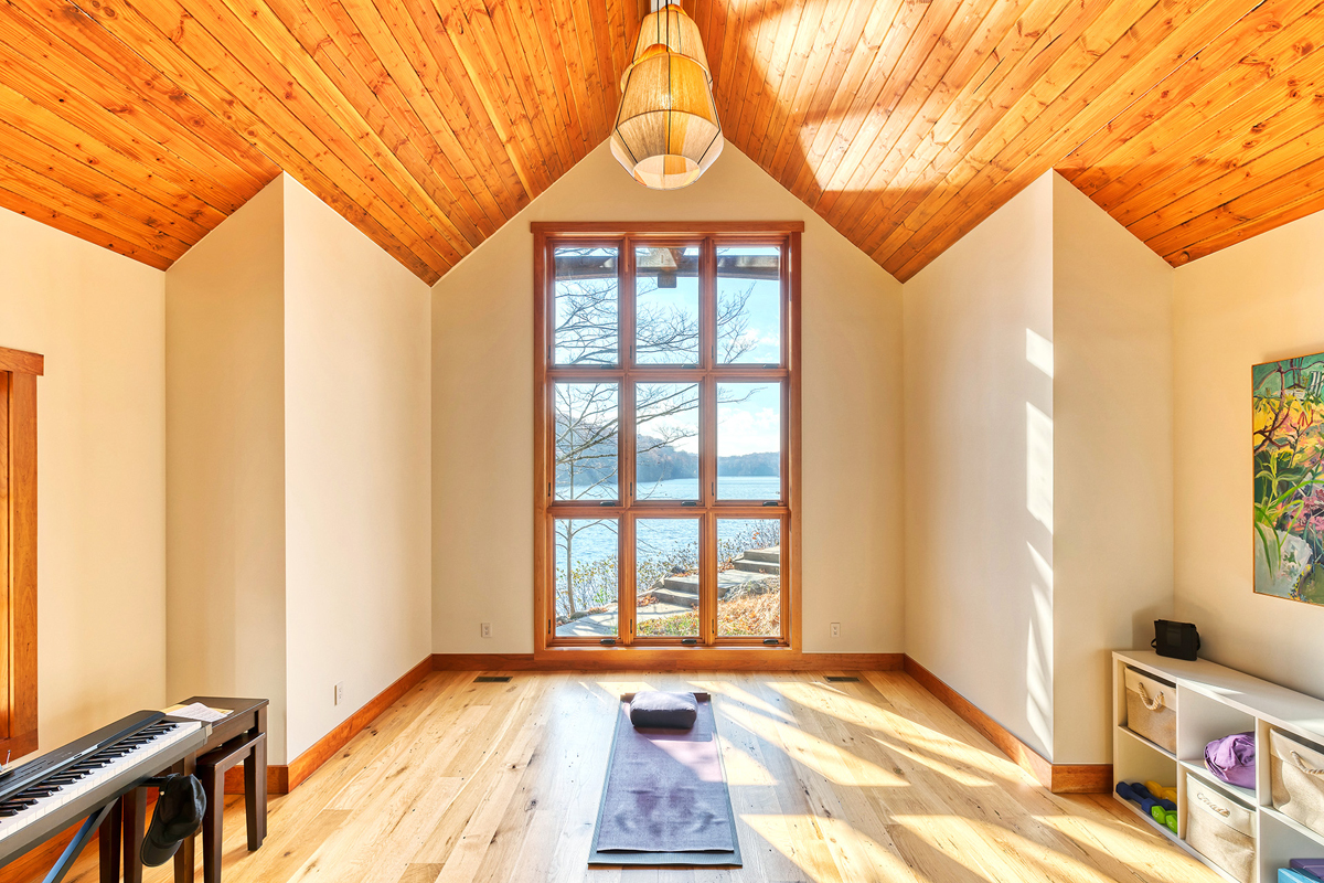 Graceful Autumn – Hudson Valley Camp