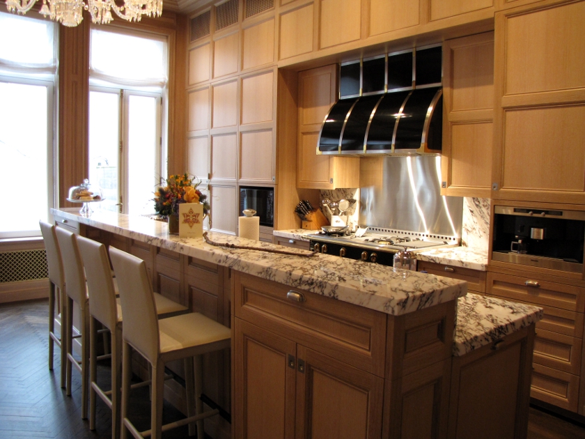 “Beyond the attention to quality and detail, custom crafting allows us to create sizes and shapes that are unmatched by stock or even semi-custom cabinetry.” – Rob