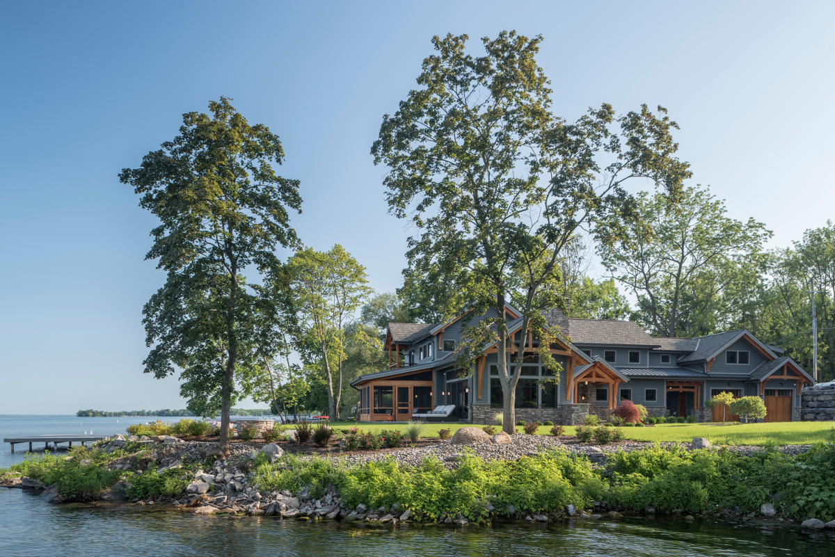 Located on a point, expansive lake views can be enjoyed from nearly every space within this home. Our teams are always thinking efficiency–this home includes our High-Performance Enclosure system and high-efficiency mechanicals. Photo (c) Scott Hemenway.
