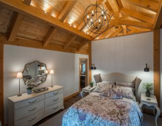 timber_frame_bedroom_cayuga_lake.jpg