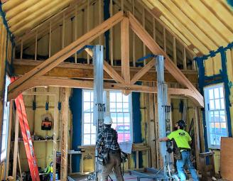 crank_up_reclaimd_timber_truss_great_room.jpg