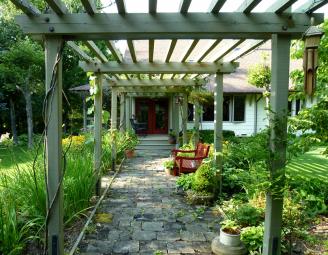 timber_pergola_from_guest_to_main.jpg
