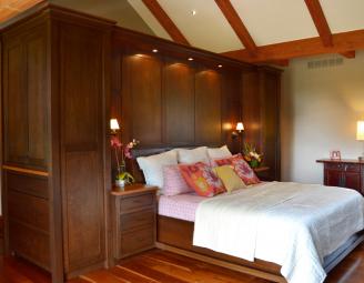 timber_frame_bedroom_built_in_newwoodworks.jpg