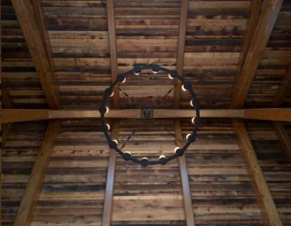 timber_frame_great_room_reclaimed_wood.jpg