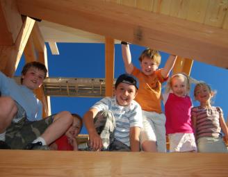 kids_at_montana_raising.jpg