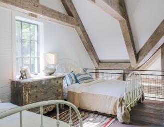 timber_frame_loft_bedroom_c_matt_wittemeyer_photography.jpg