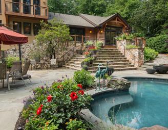 exterior_pool_garden_timber_frame_photo_c_don_cochran.jpg