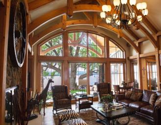 curved_trusses_in_lakeside_great_room.jpeg