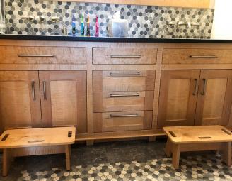 maple_guest_vanity_newwoodworks.jpg
