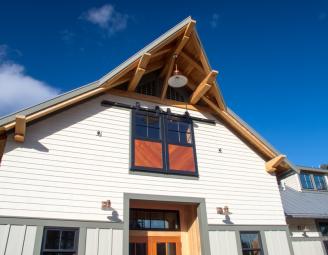 timber_frame_prow_end_barn.jpg