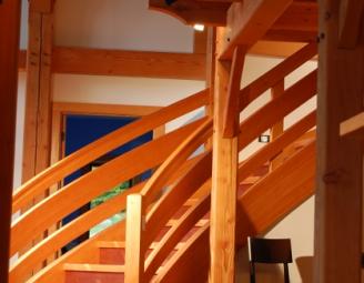 custom_curved_staircase_new_woodworks.jpg