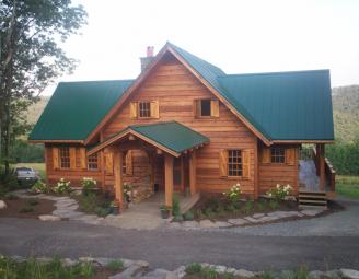 live_edge_siding_cabin_home.jpg