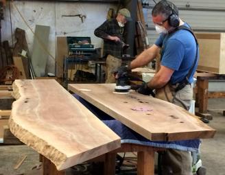 walnut_island_live_edge_top_newwoodworks.jpg