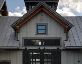 timber_rafters_ma_horse_barn.jpg