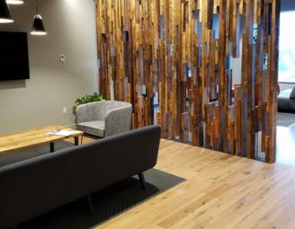 reclaimed_circle_sawn_plank_wall_and_oak_floor_pioneer_millworks.jpg