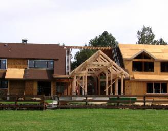 west_coast_timber_frame_great_room.jpg