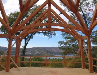 timber_frame_lake_raising_w_metal_struts.jpg