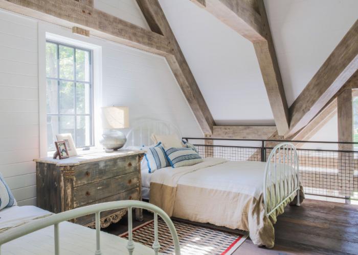 timber_frame_loft_bedroom_c_matt_wittemeyer_photography.jpg