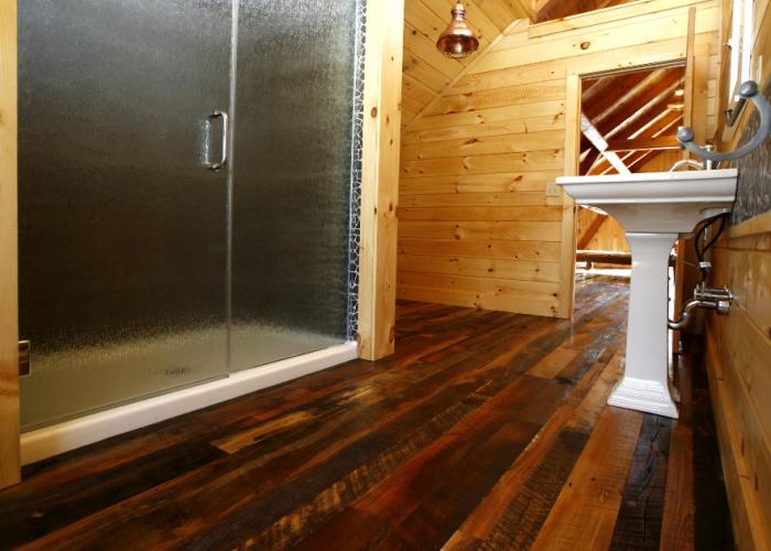 settlers_plank_bathroom.jpg