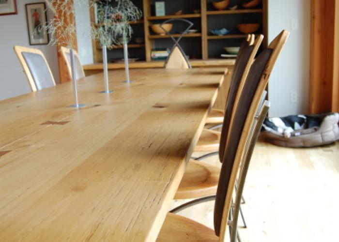reclaimed_table_top_and_chairs_w_metal_newwoodworks.jpg