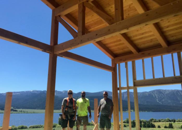 timber_framers_on_site_in_montana.jpg