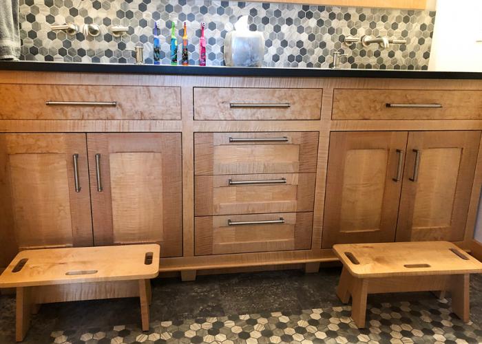 maple_guest_vanity_newwoodworks.jpg