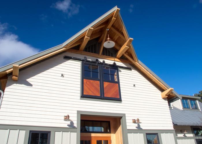 timber_frame_prow_end_barn.jpg