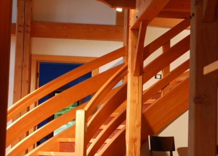 custom_curved_staircase_new_woodworks.jpg