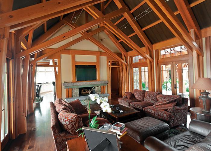 split_scissor_trusses_interior_hkk_design.jpg