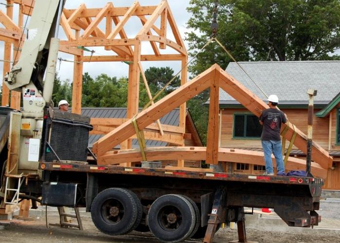 raising_timber_truss_hamburg.jpg