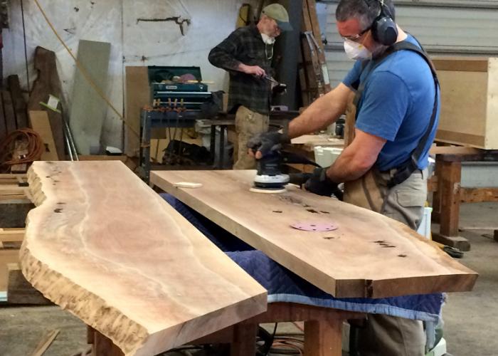 walnut_island_live_edge_top_newwoodworks.jpg