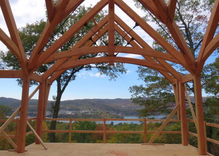 timber_frame_lake_raising_w_metal_struts.jpg