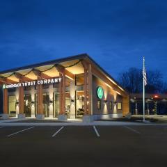 This commercial glulam project for the Adirondack Trust Company combines modern materials with traditional design elements that speak to the traditions of the surrounding Adirondack Mountain range.